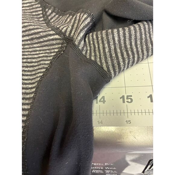 Lululemon U Turn Reversible Top in Black Size XS - Picture 8 of 8